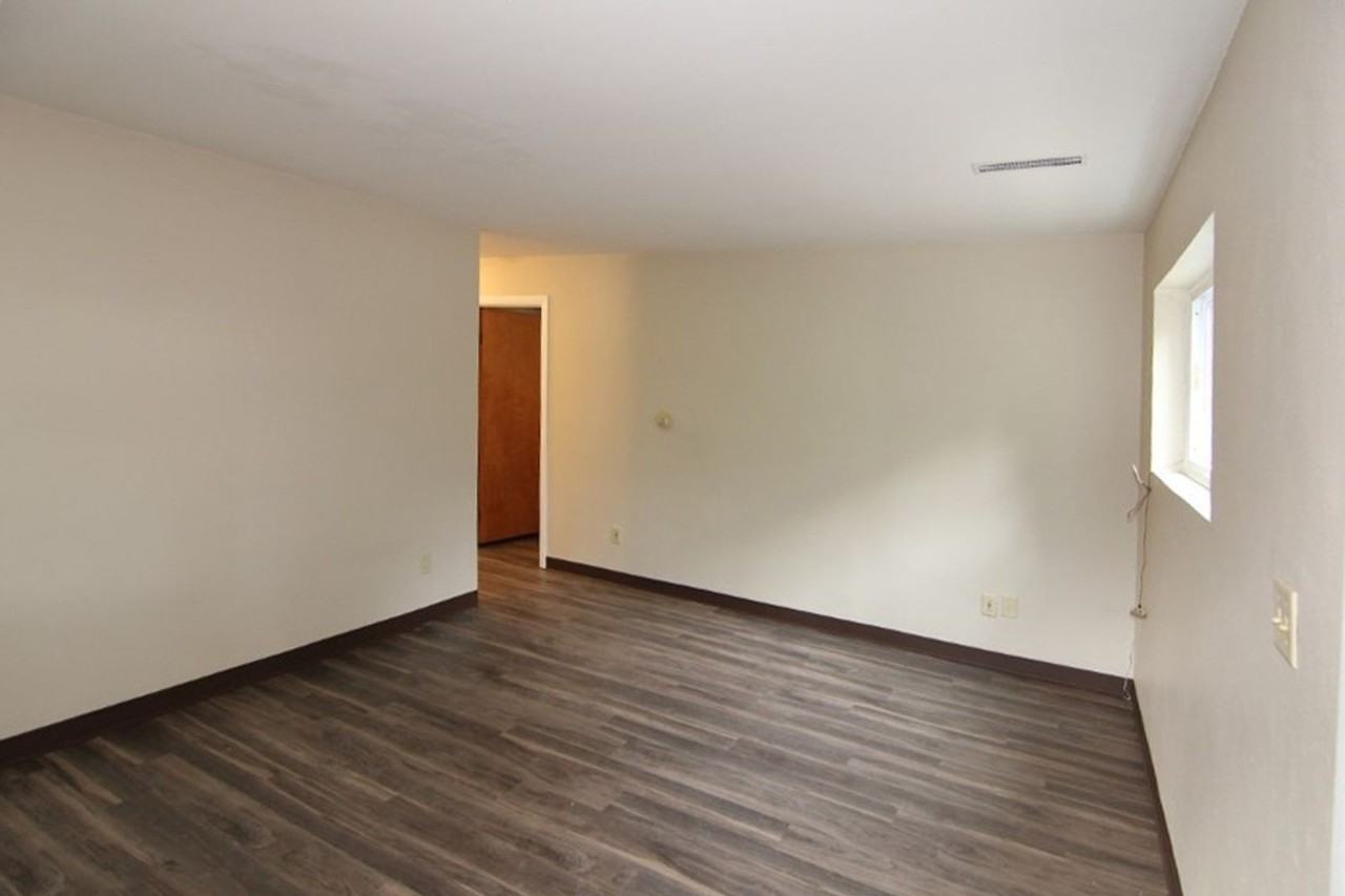 1131 1/2 Maple St - Photo 5 of 12