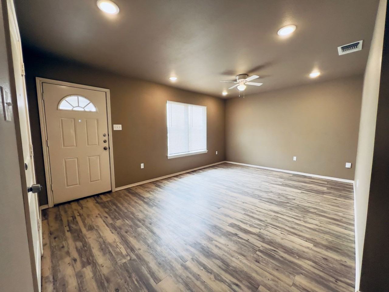 3503 E 15th Pl - Photo 2 of 11