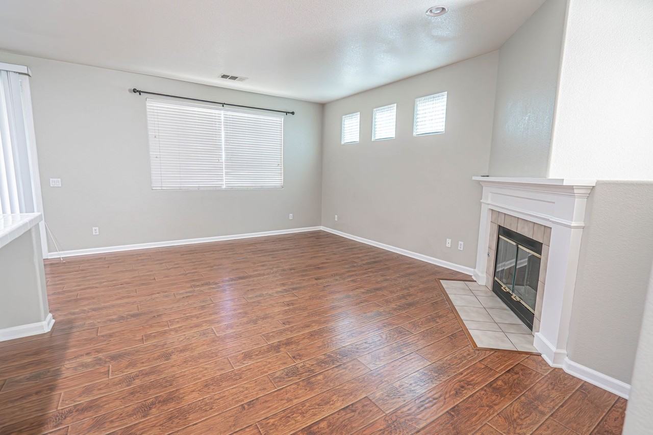 44254 Amethyst St - Photo 2 of 20