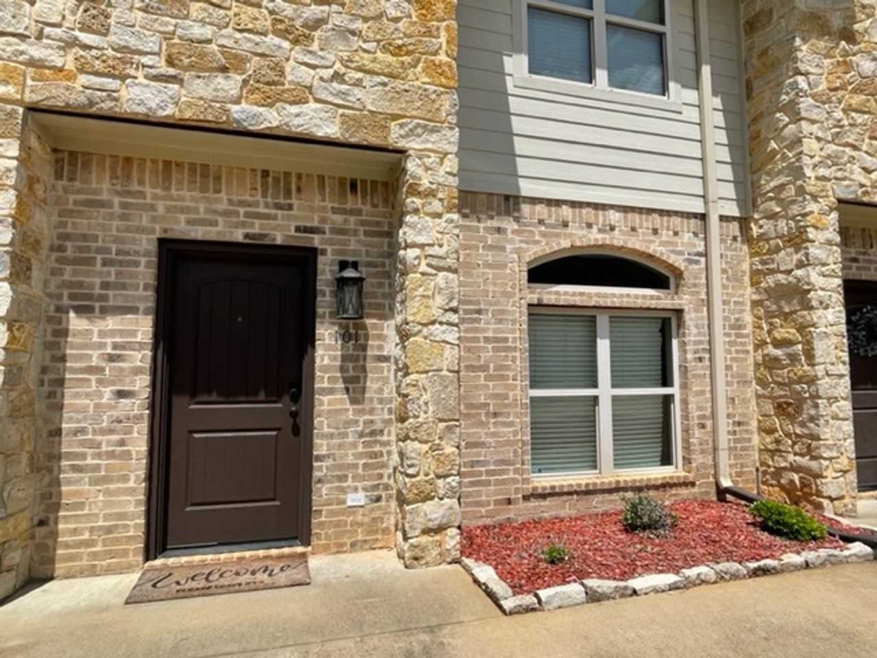 226 Parrott Dr - Photo 2 of 32