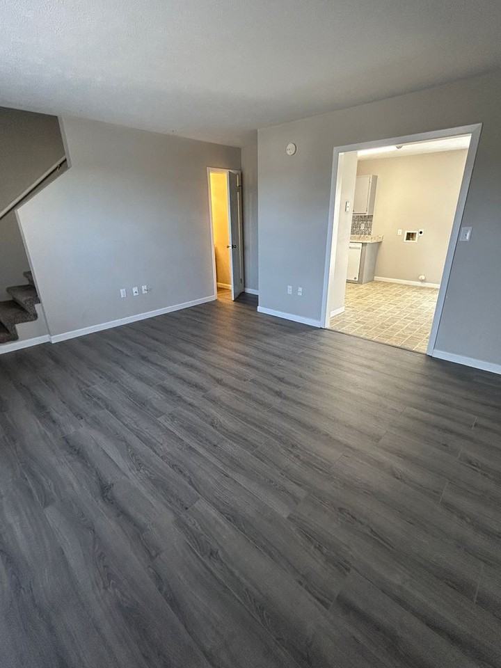 303 Willow Greene Dr - Photo 3 of 15