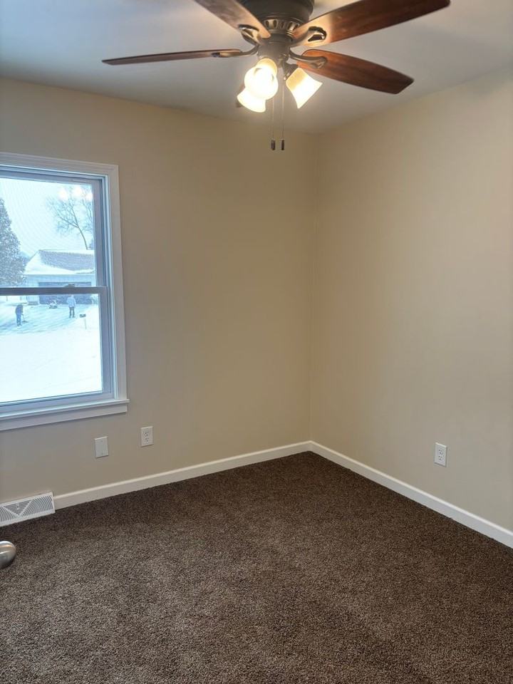 1512 Crestline Dr - Photo 5 of 16