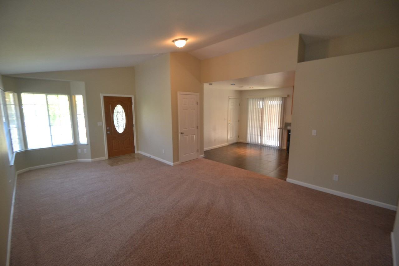 3339 Cypress St - Photo 3 of 11