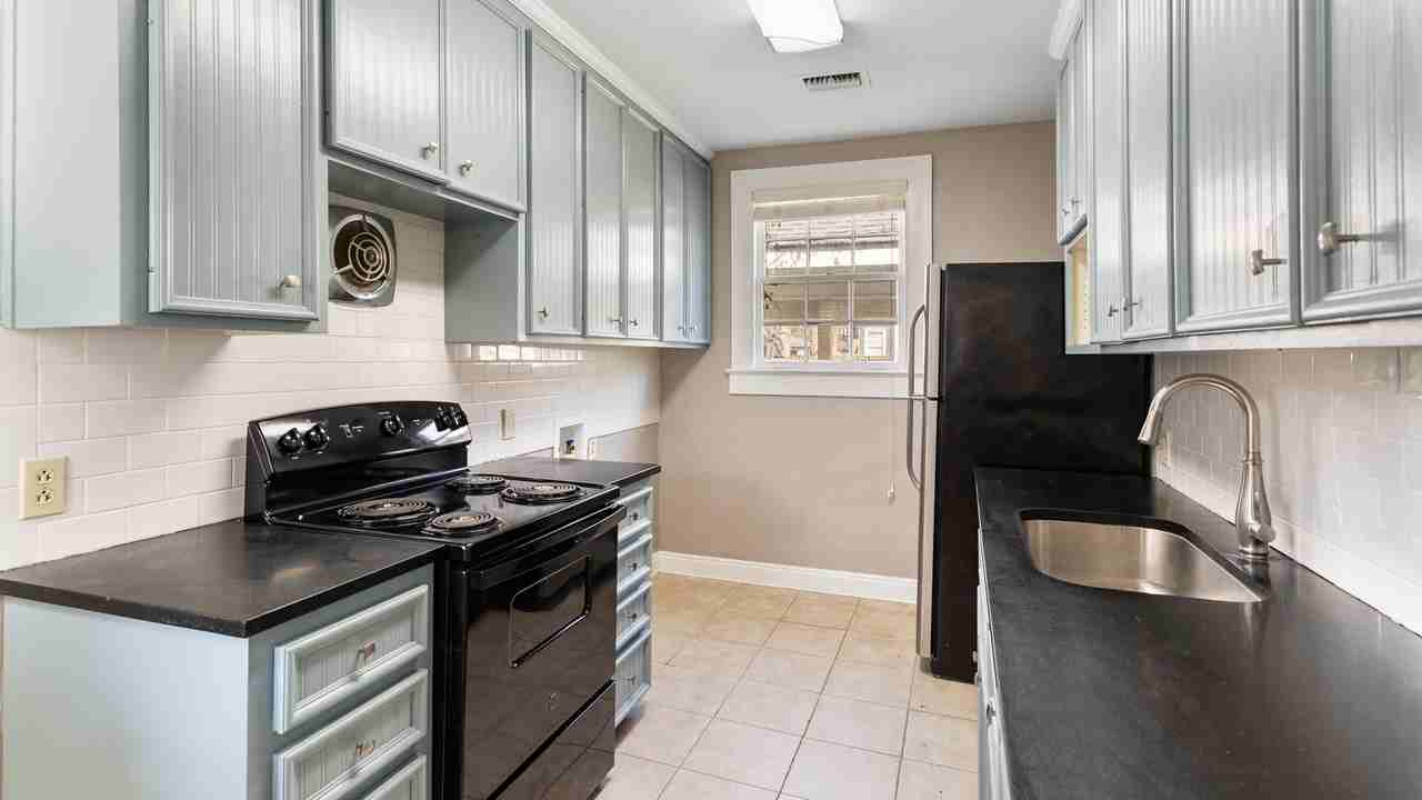 1953 Stanford Ave - Photo 2 of 9