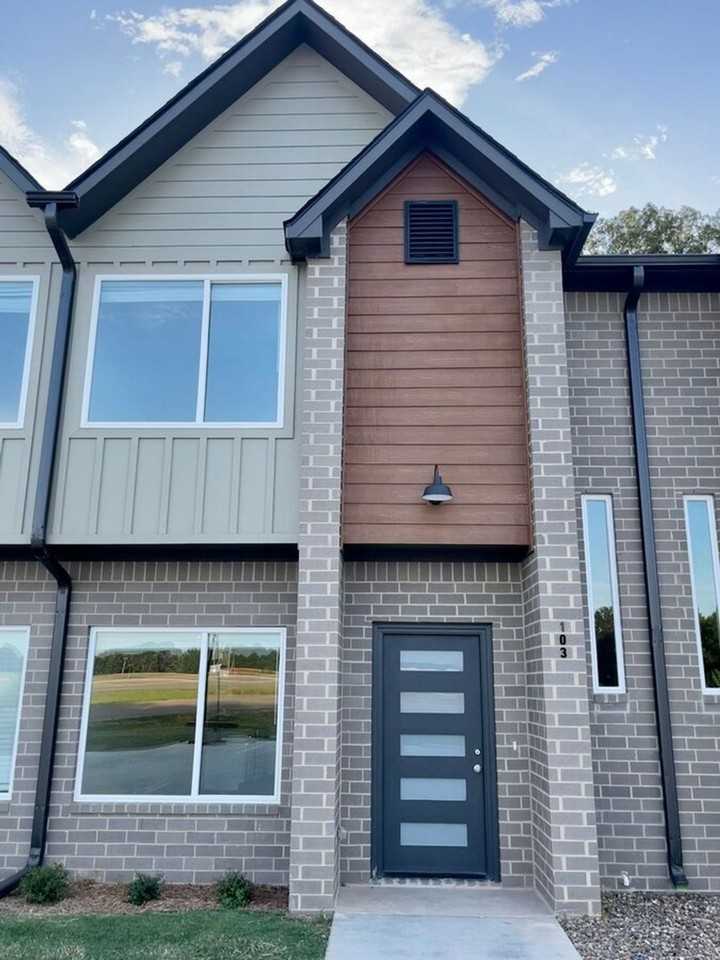 Parkway Townhomes - Photo 7 of 32