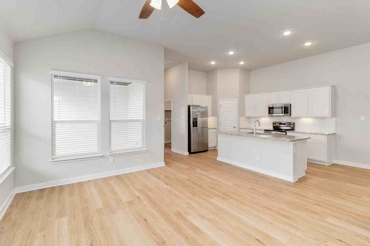 830 Staglin St #B - Photo 3 of 29