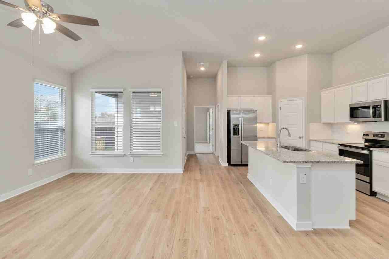 830 Staglin St #B - Photo 4 of 29