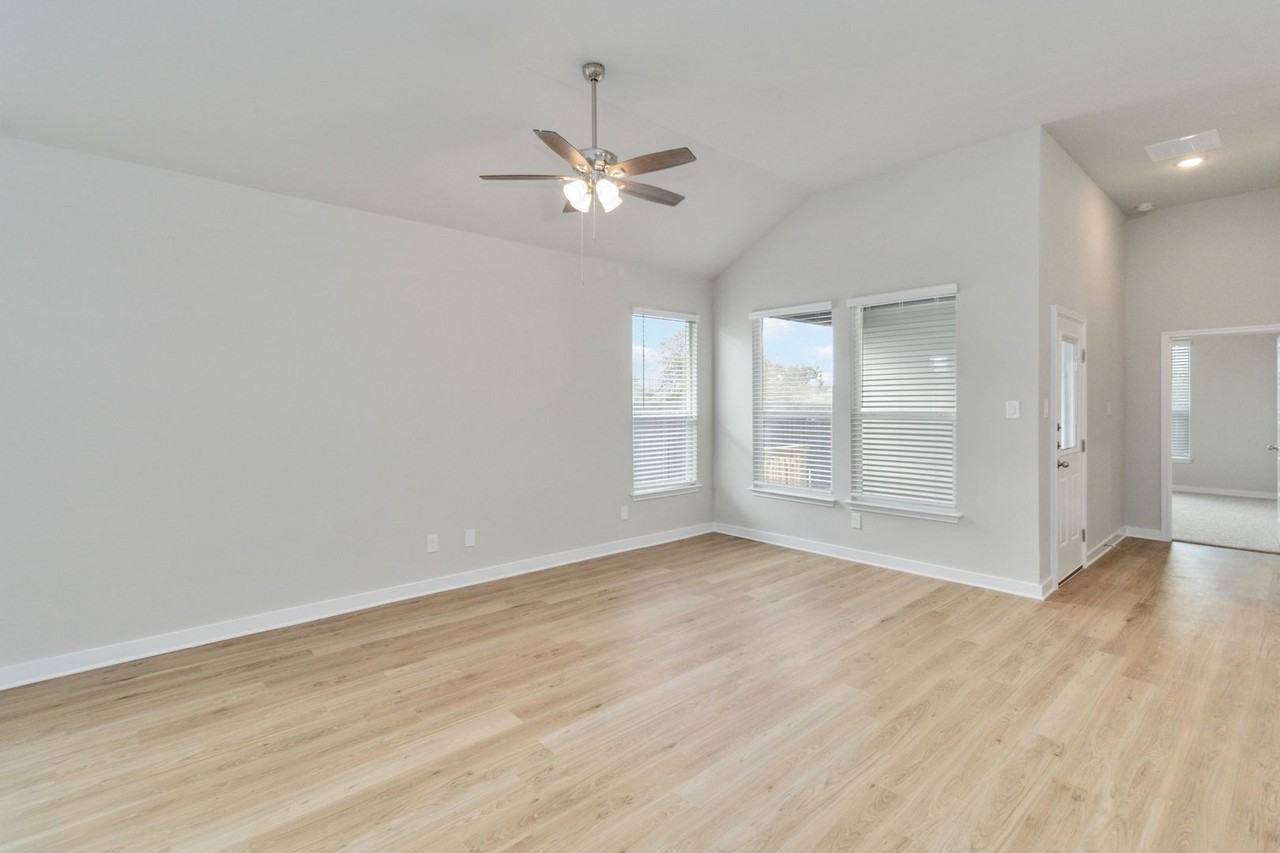 830 Staglin St #B - Photo 5 of 29