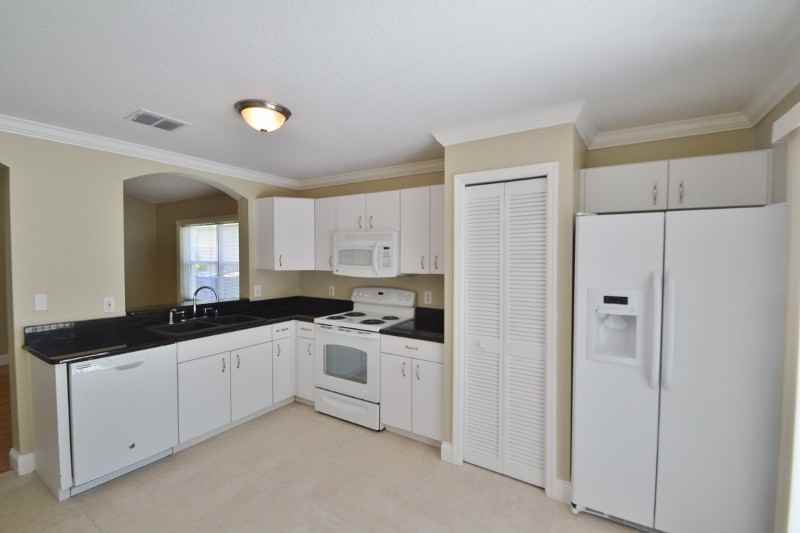 3353 Cypress Point Cir - Photo 3 of 8