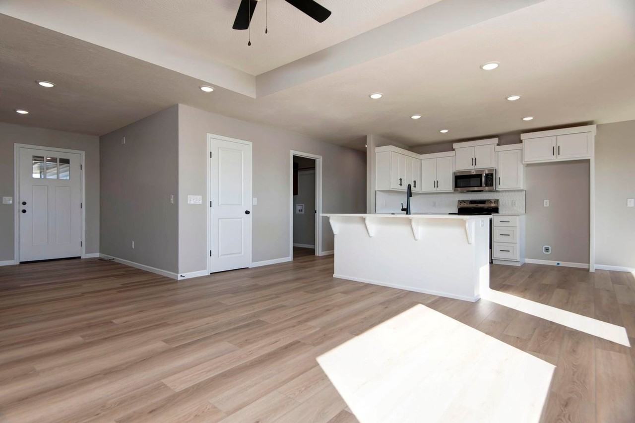 861 S Parkside Cir - Photo 4 of 21