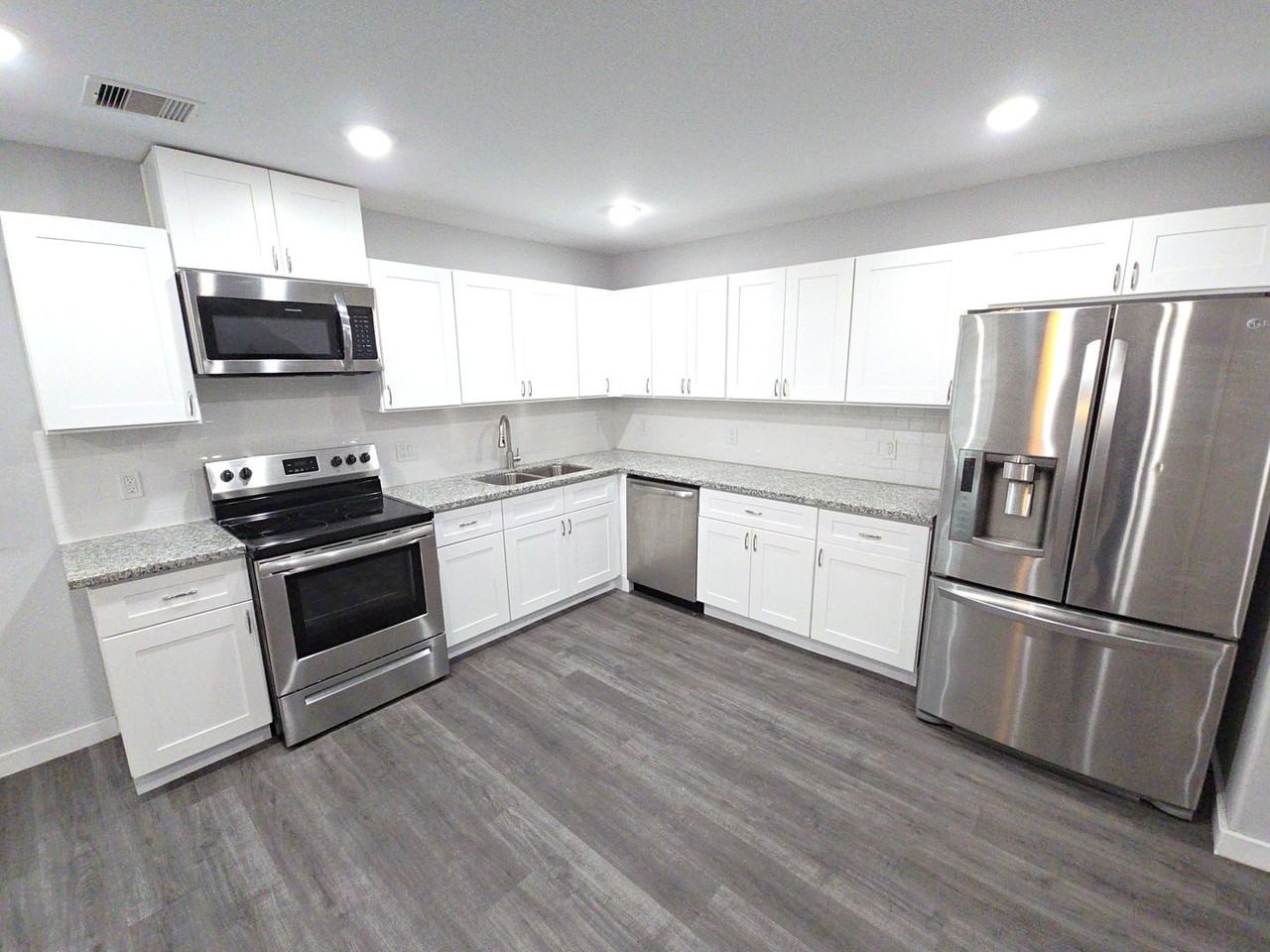 4626 Shreveport Blvd #B - Photo 2 of 23