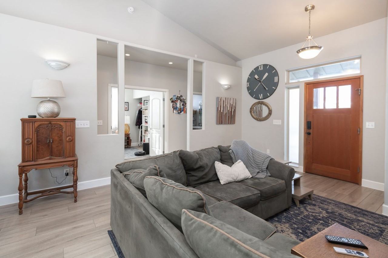 2197 Ne Castle Ave - Photo 3 of 31