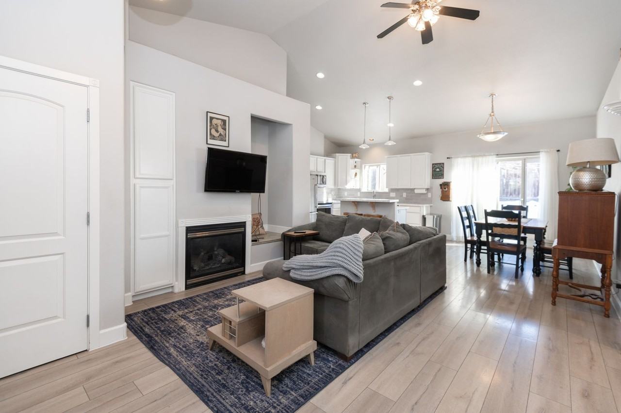 2197 Ne Castle Ave - Photo 4 of 31