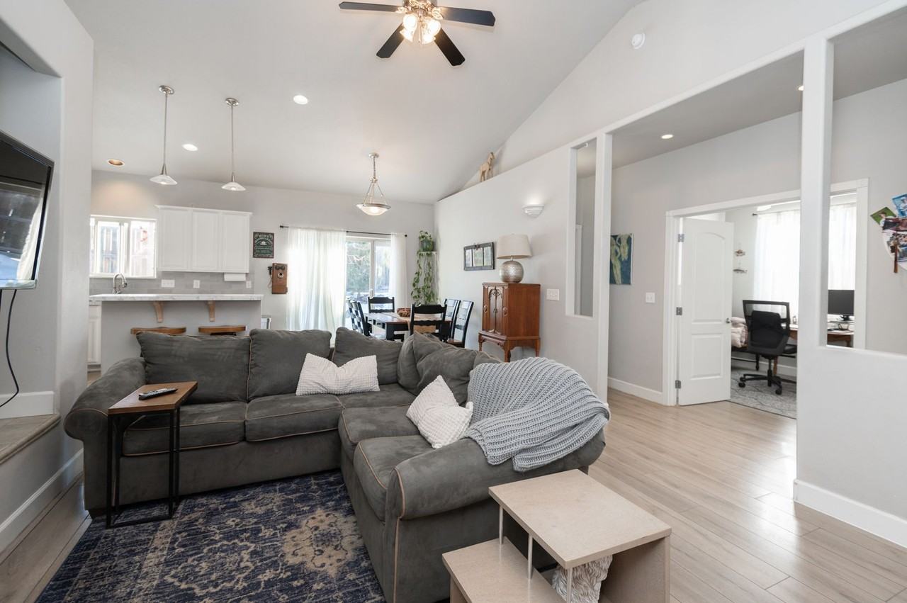 2197 Ne Castle Ave - Photo 5 of 31