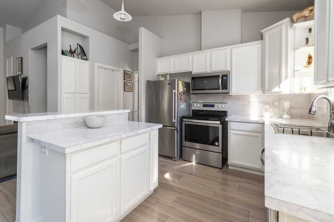 2197 Ne Castle Ave - Photo 7 of 31