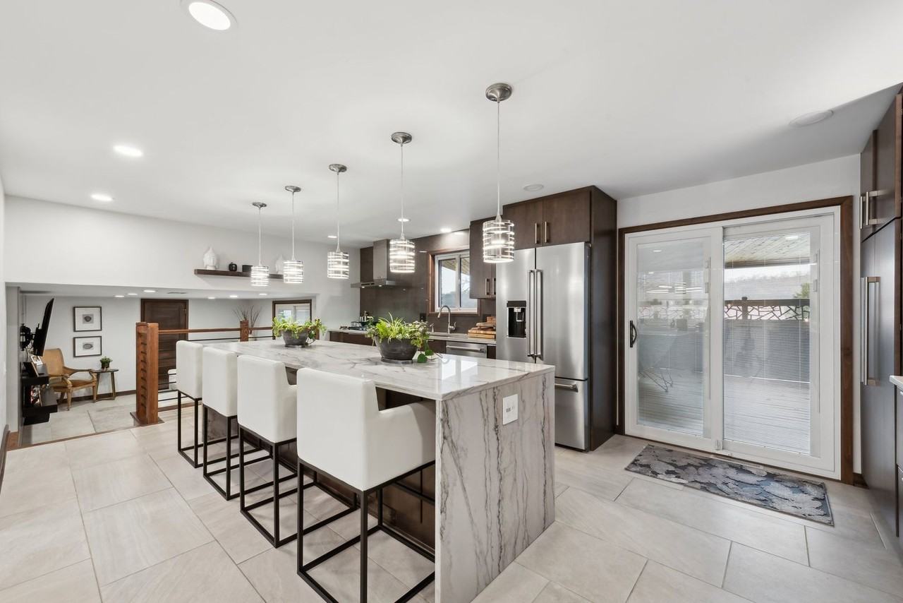 518 Rosslyn Ave - Photo 3 of 13