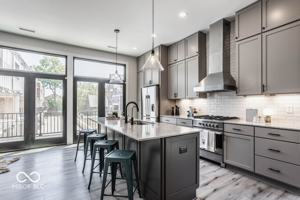 featured image of 1561 N College Ave