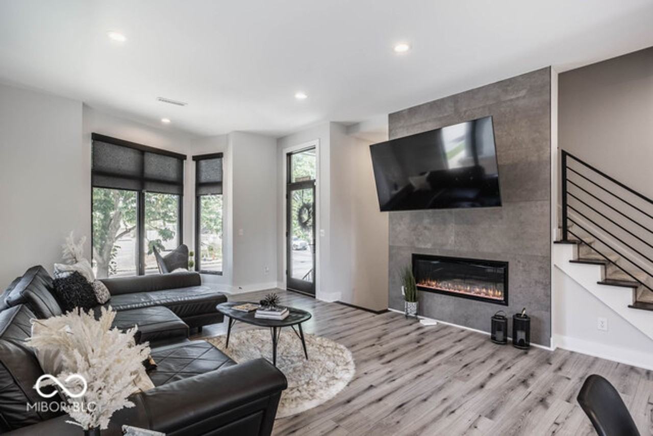 1561 N College Ave - Photo 3 of 40