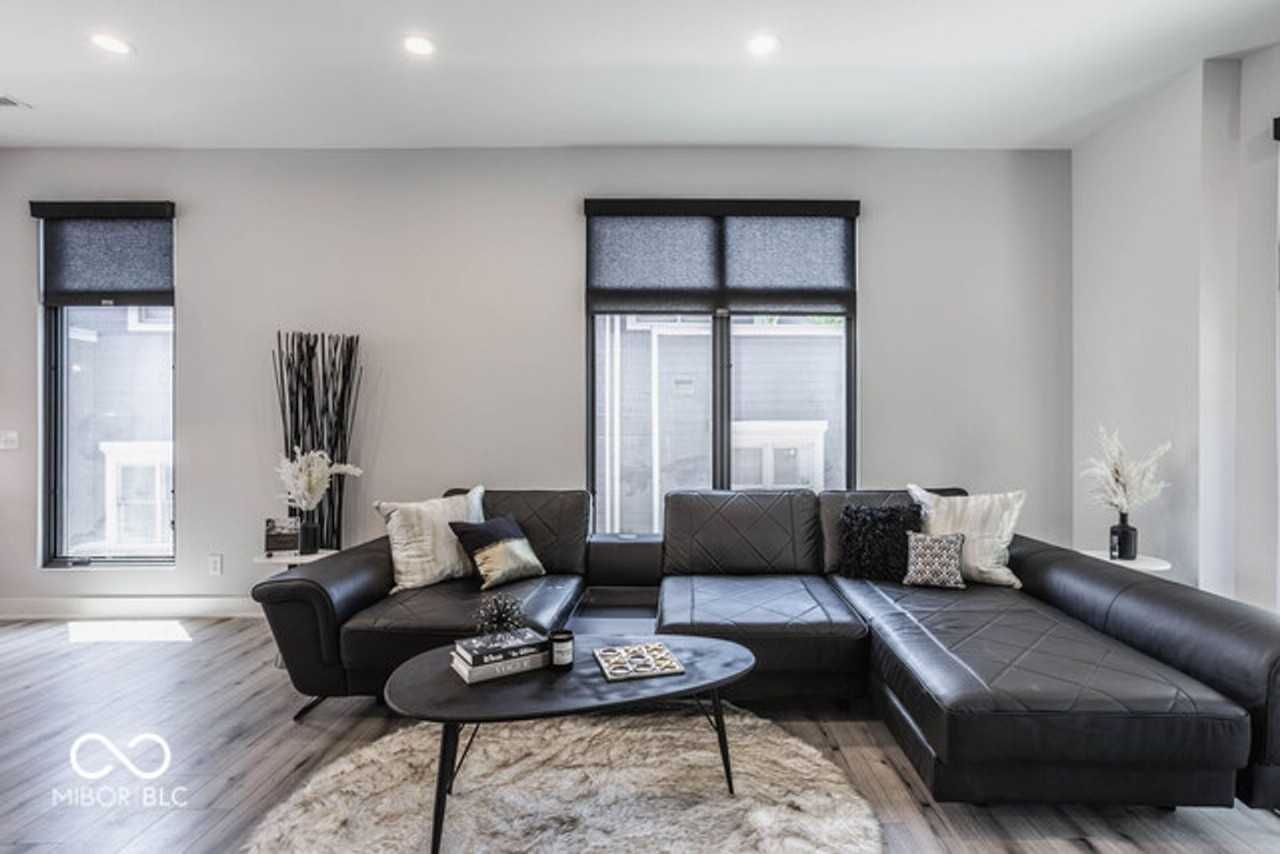 1561 N College Ave - Photo 5 of 40