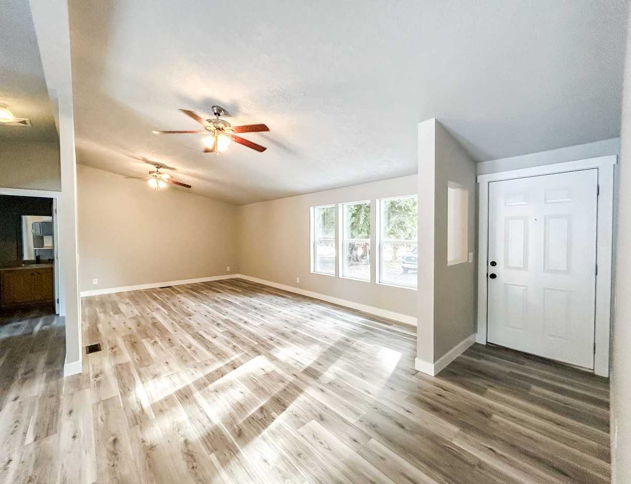 10714 Grandview Rd - Photo 2 of 18