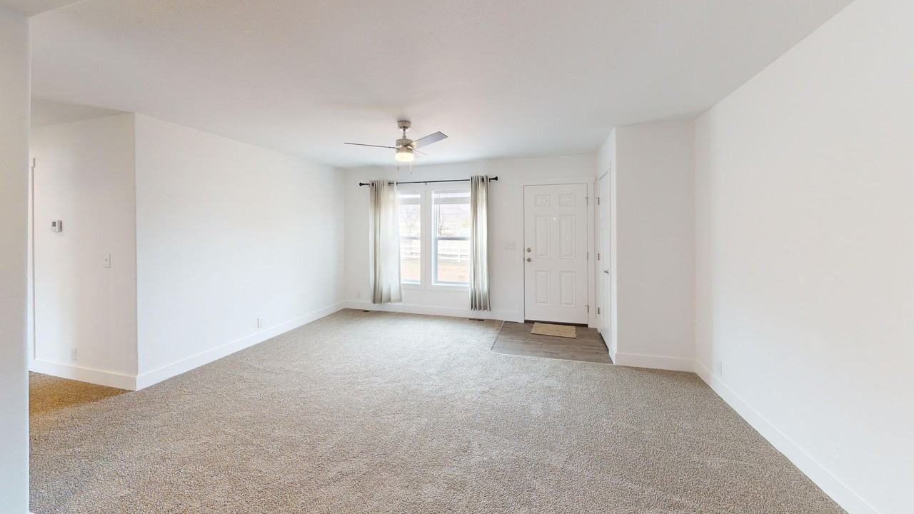 4427 Spanish Valley Dr - Photo 5 of 30