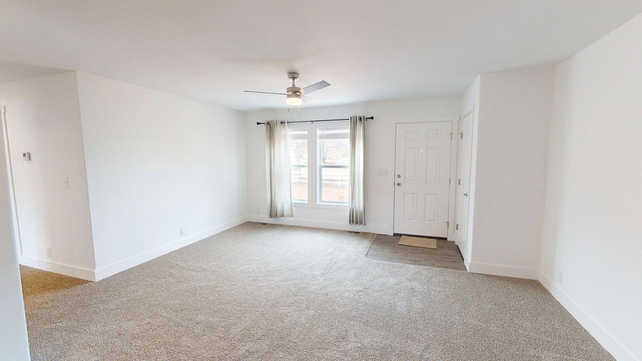 4427 Spanish Valley Dr - Photo 7 of 30