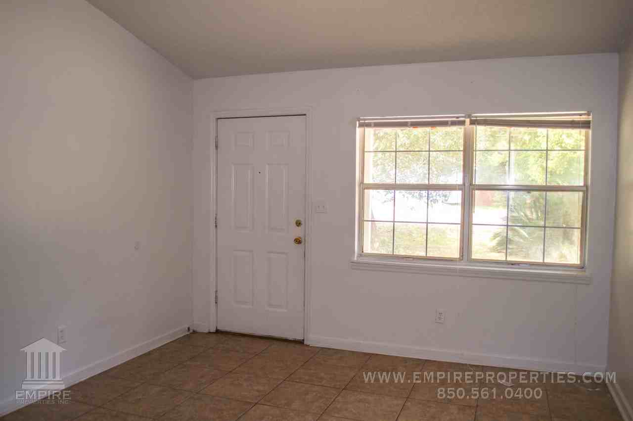 2000 Warwick St - Photo 2 of 20
