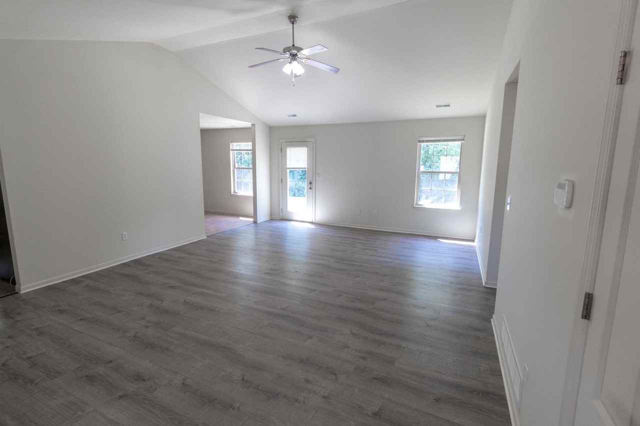 1408 Bodie Dr - Photo 3 of 37