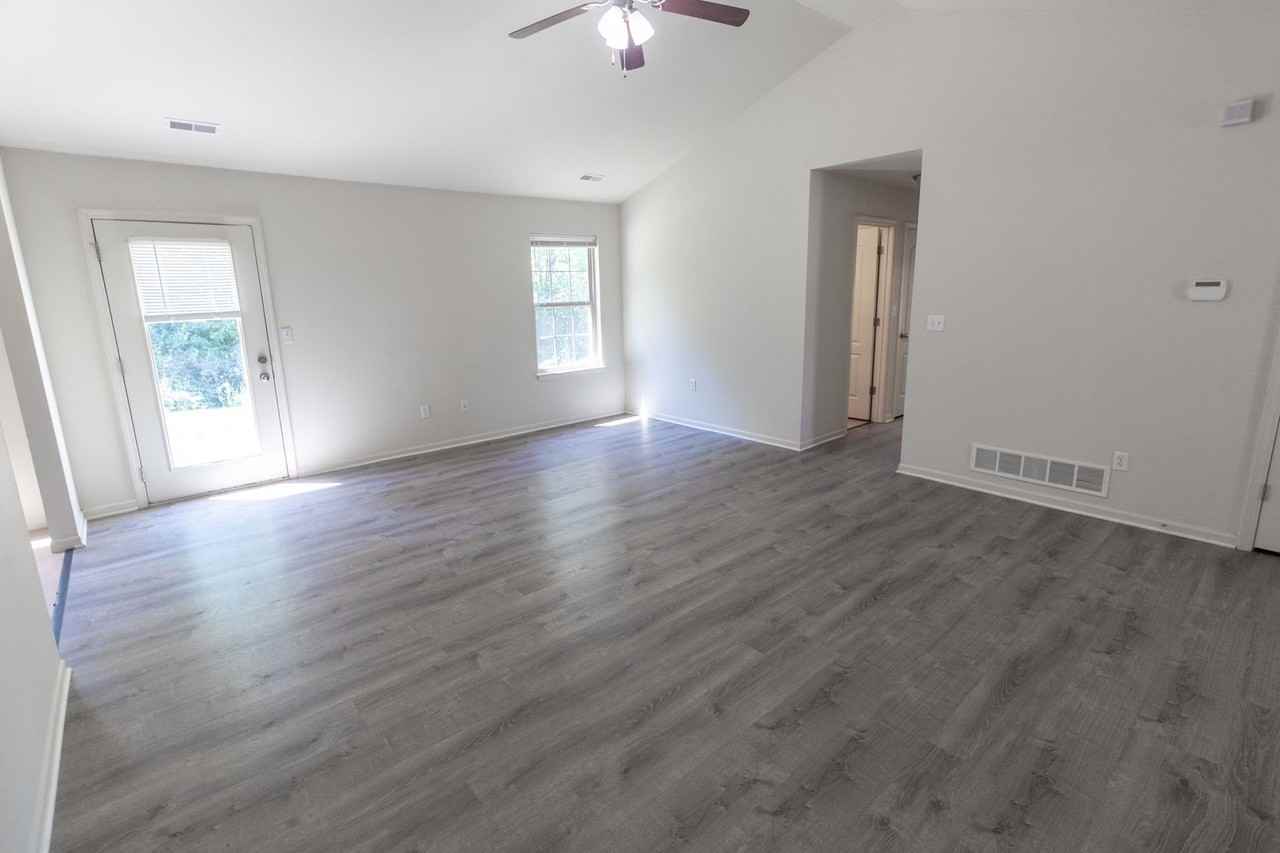 1408 Bodie Dr - Photo 4 of 37