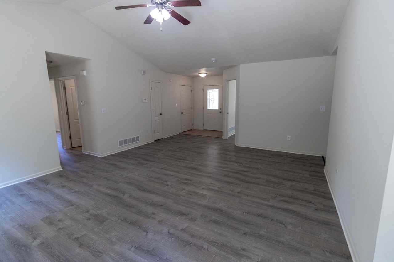 1408 Bodie Dr - Photo 5 of 37