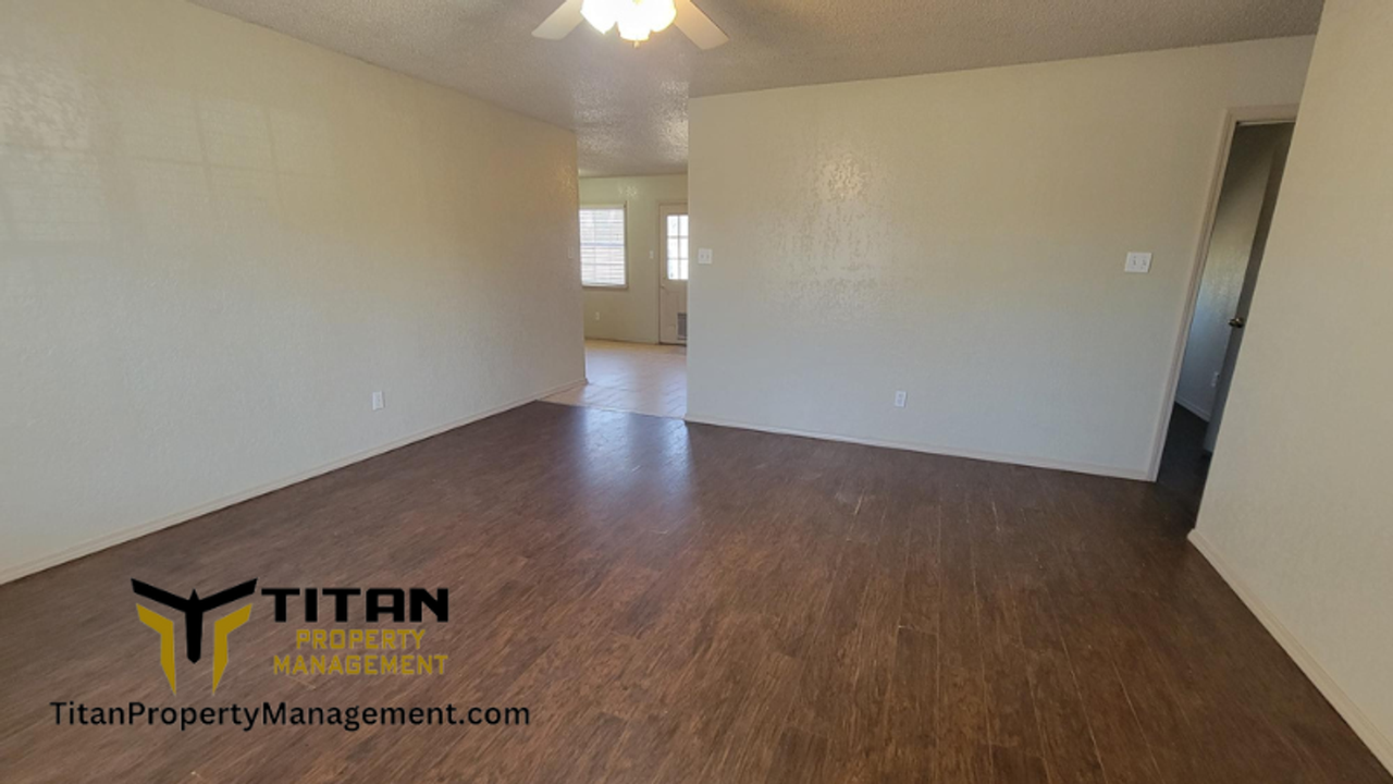 718 Tee St - Photo 3 of 16