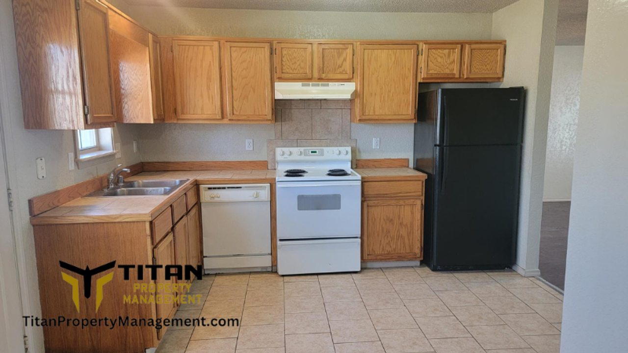 718 Tee St - Photo 5 of 16