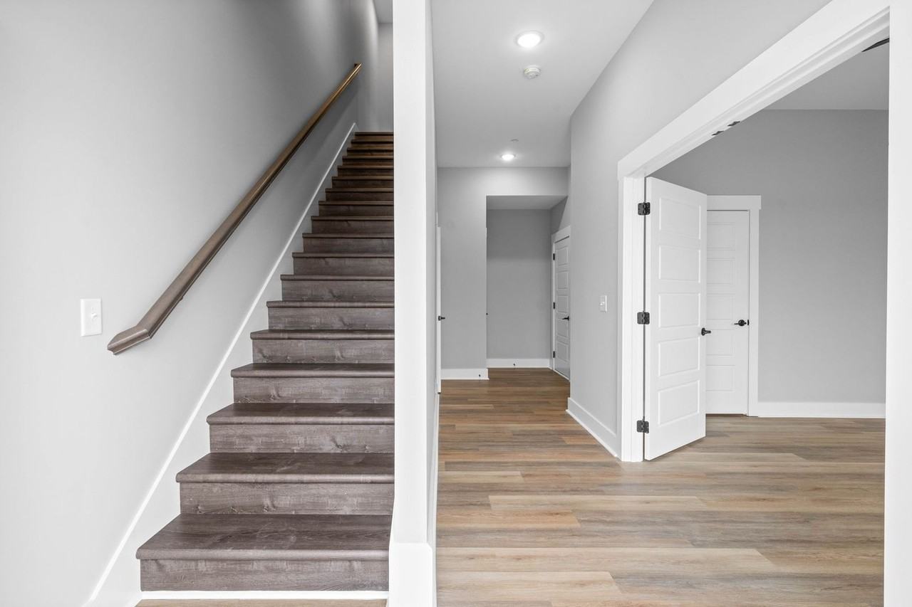 225 Charleston Ave - Photo 3 of 36