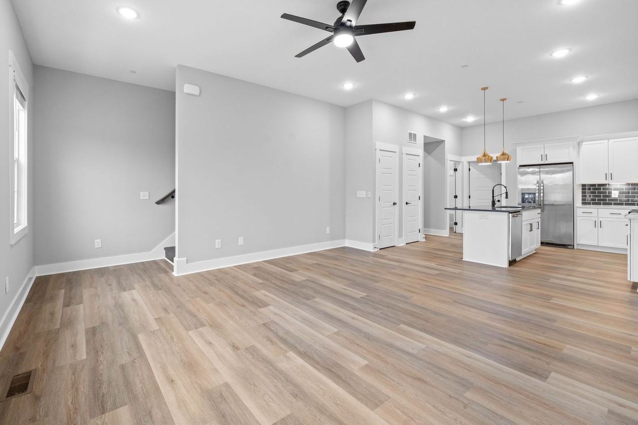 225 Charleston Ave - Photo 6 of 36