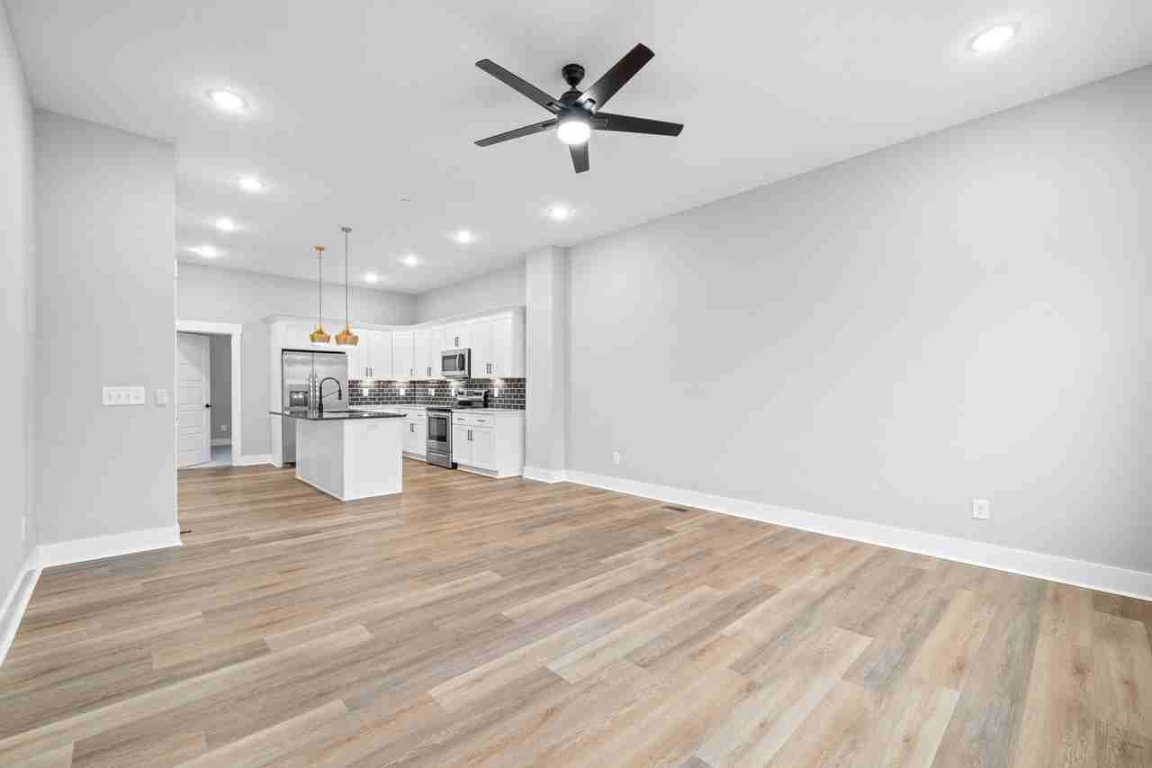 225 Charleston Ave - Photo 7 of 36