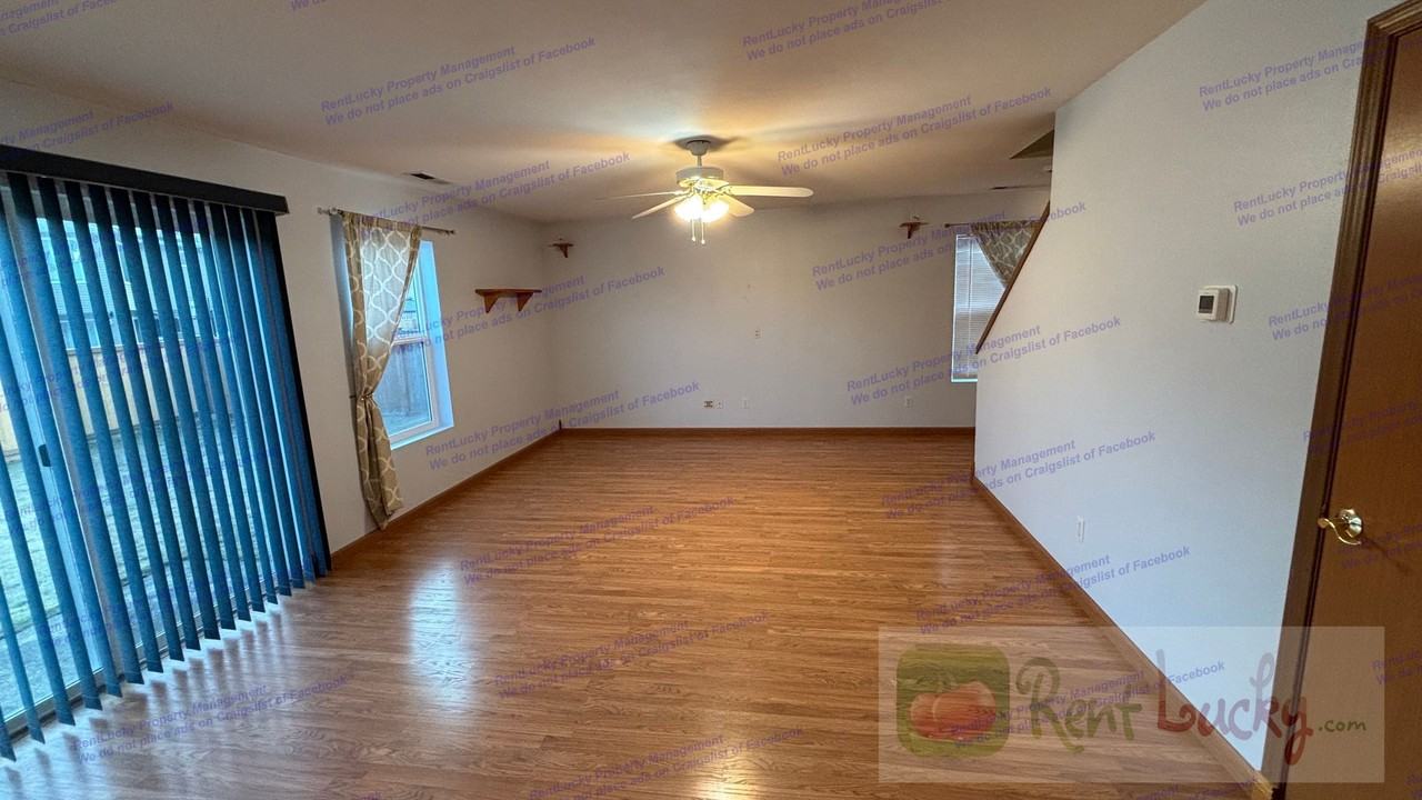 9441 Country Hollow Dr E - Photo 6 of 30