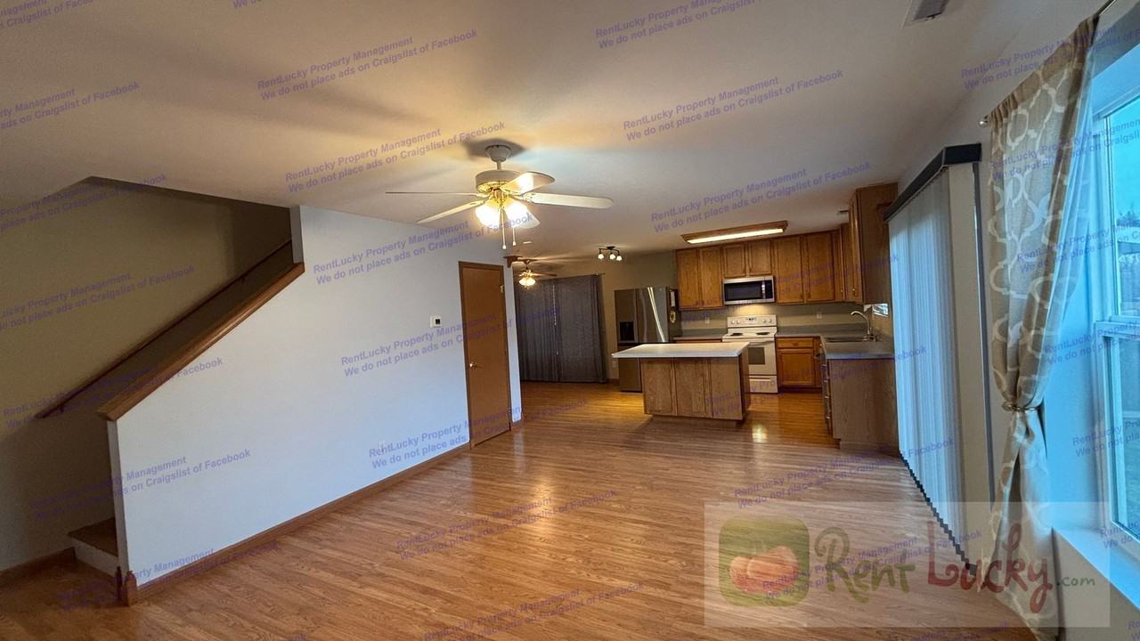 9441 Country Hollow Dr E - Photo 7 of 30