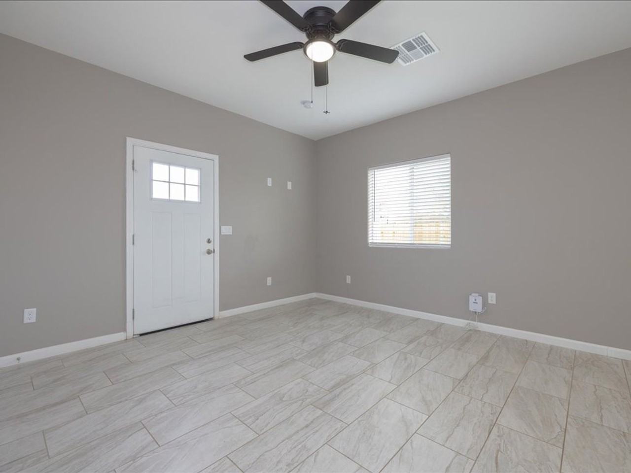512 N Cherokee Ave #2 - Photo 6 of 19