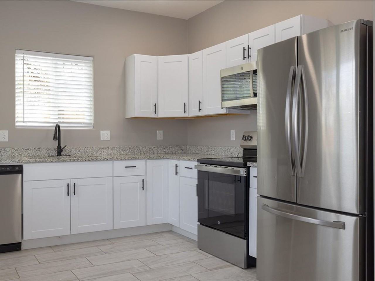 512 N Cherokee Ave #2 - Photo 7 of 19