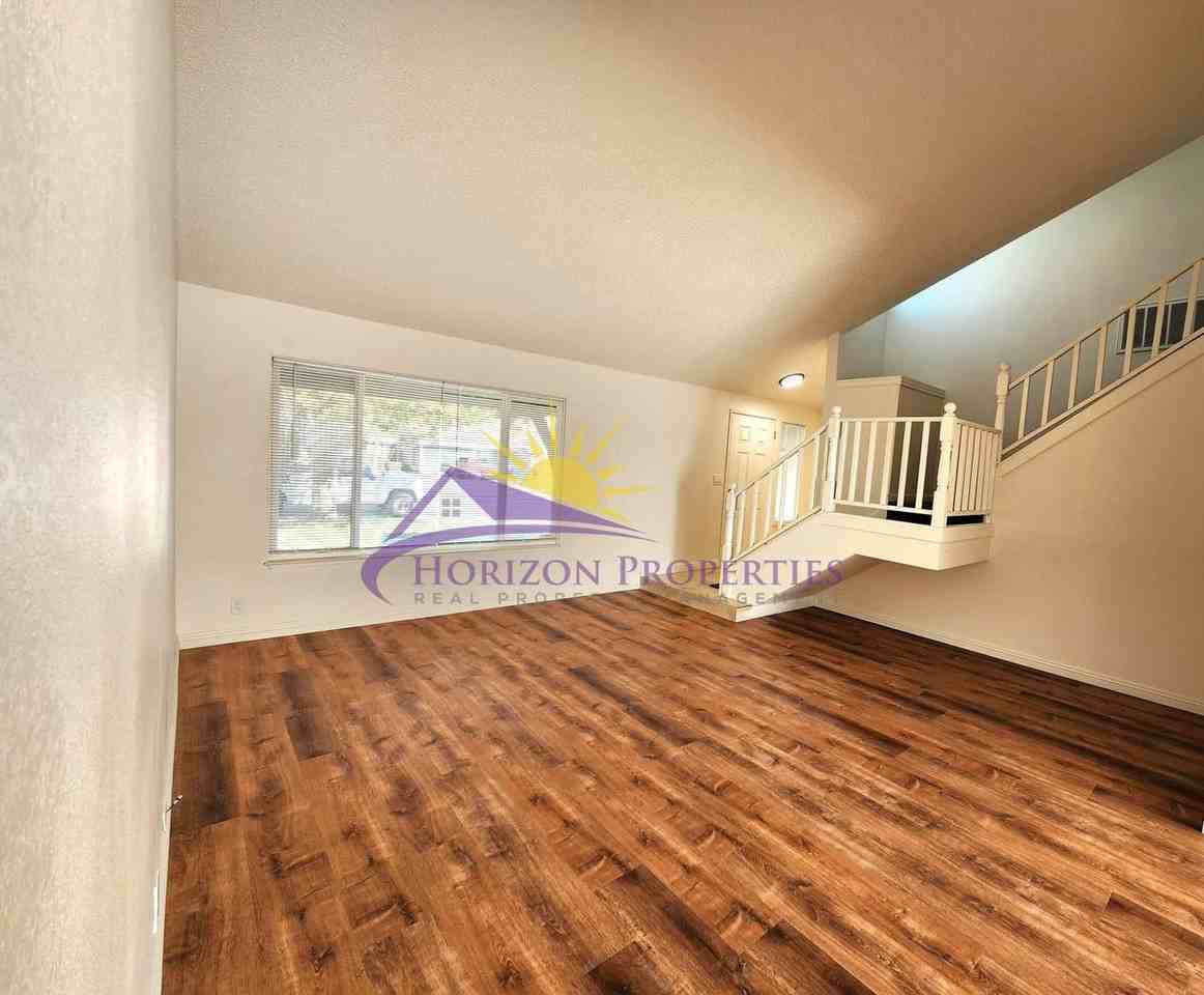 8136 Sunbonnet Dr - Photo 3 of 29