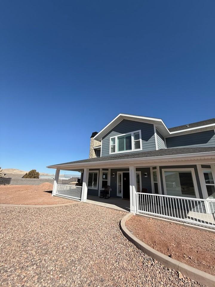 472 S 75 E - Photo 3 of 50