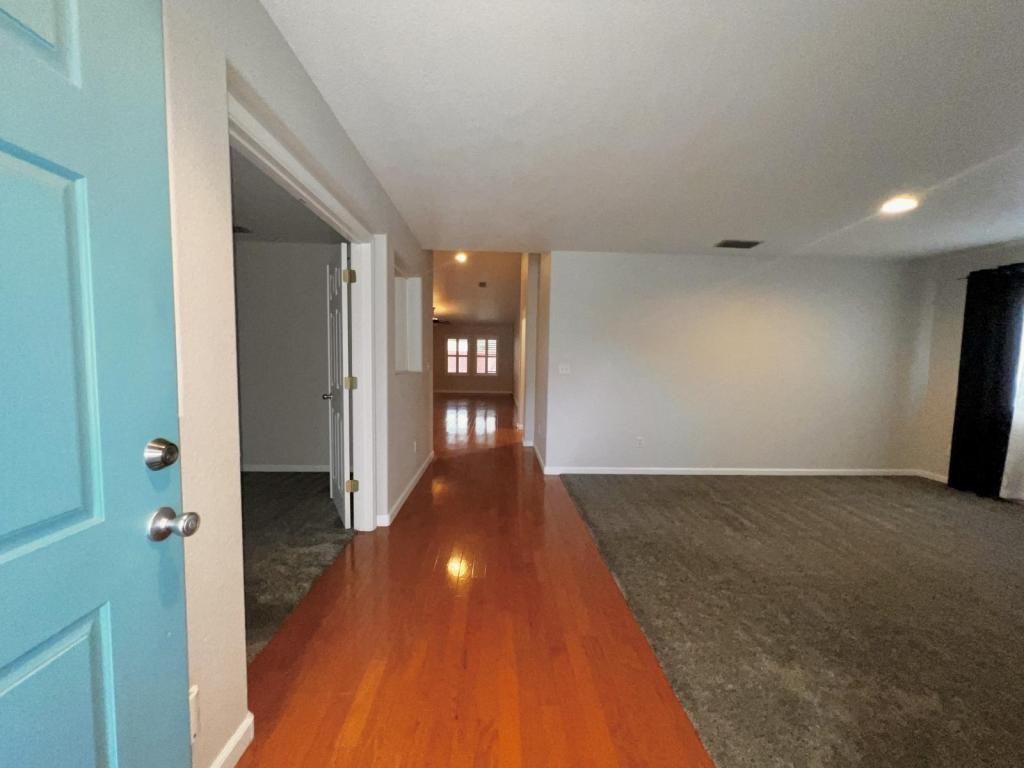 721 Skimmer Dr - Photo 2 of 13