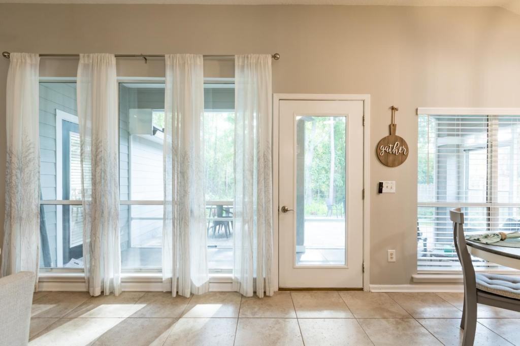 1627 Rustling Dr - Photo 2 of 40