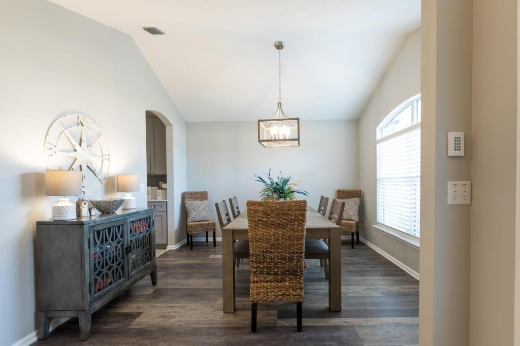 1627 Rustling Dr - Photo 5 of 40