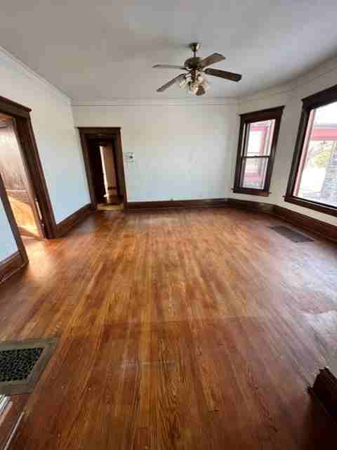 1639 Knapp St - Photo 2 of 8