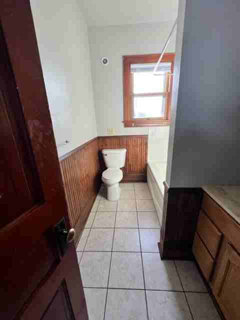 1639 Knapp St - Photo 4 of 8