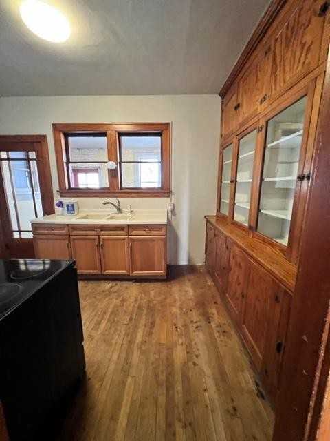 1639 Knapp St - Photo 6 of 8