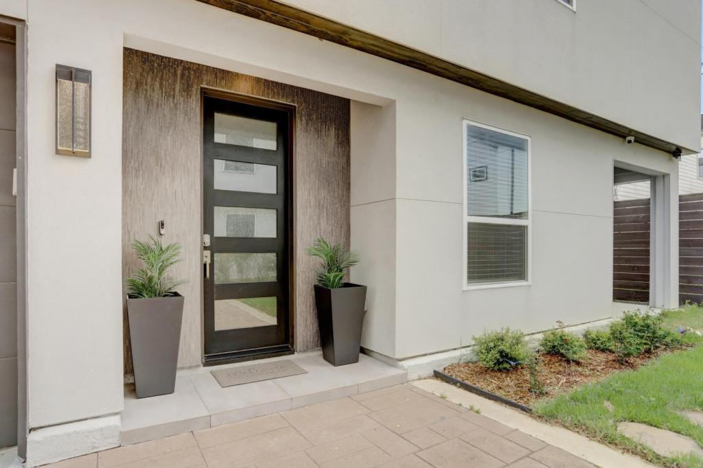 1716 Rosewood St Ste C - Photo 2 of 30