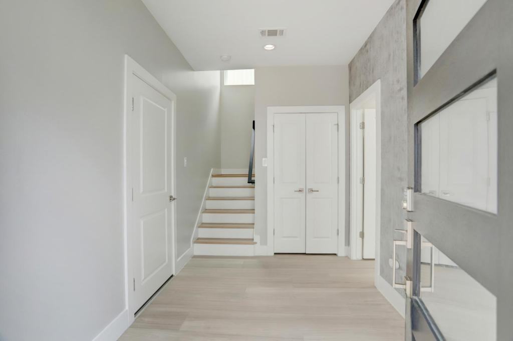 1716 Rosewood St Ste C - Photo 3 of 30