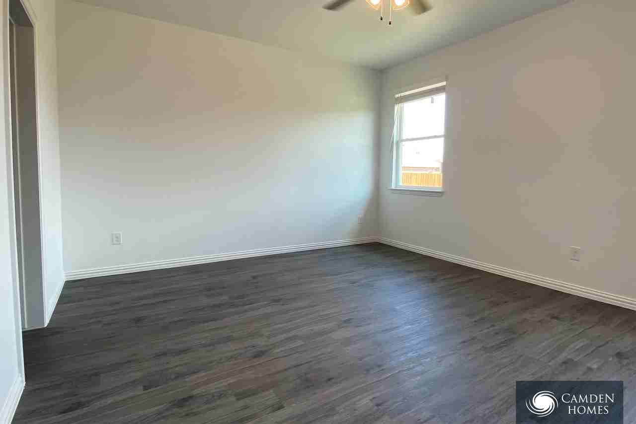 121 Mustang Dr - Photo 2 of 7